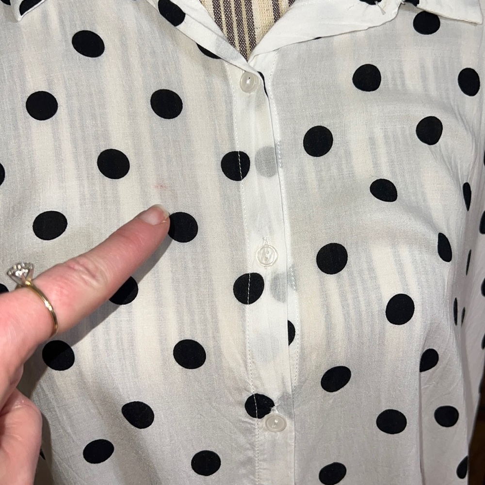 * Lush White w/Black Polka Dots Button Down Tie Front Top Size Large - Picture 7 of 8
